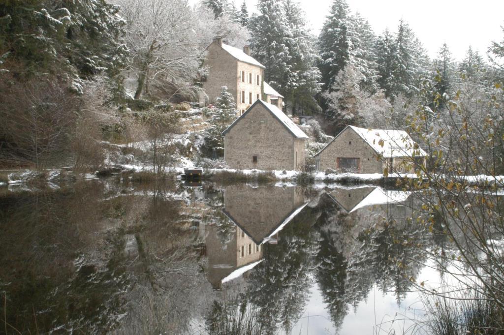Le Moulin Des Farges Bed & Breakfast Meymac Exterior foto